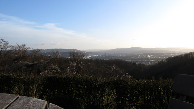 Blick über das südliche Neuwieder Becken, Koblenz und den Rhein